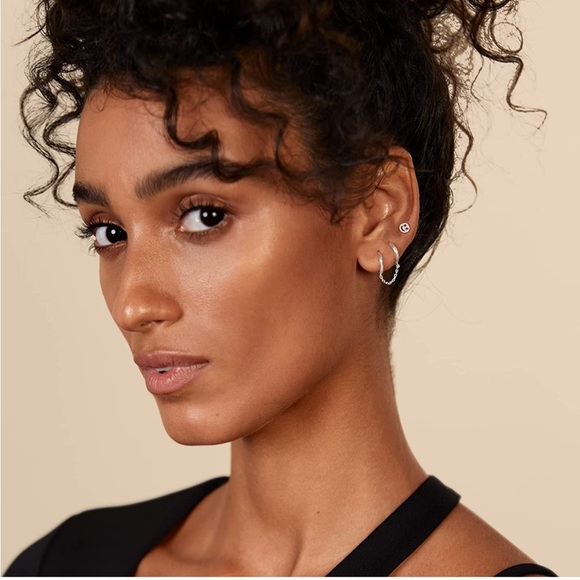 NWT Set of two dual piercing chain huggie hoop earrings - Picture 3 of 5